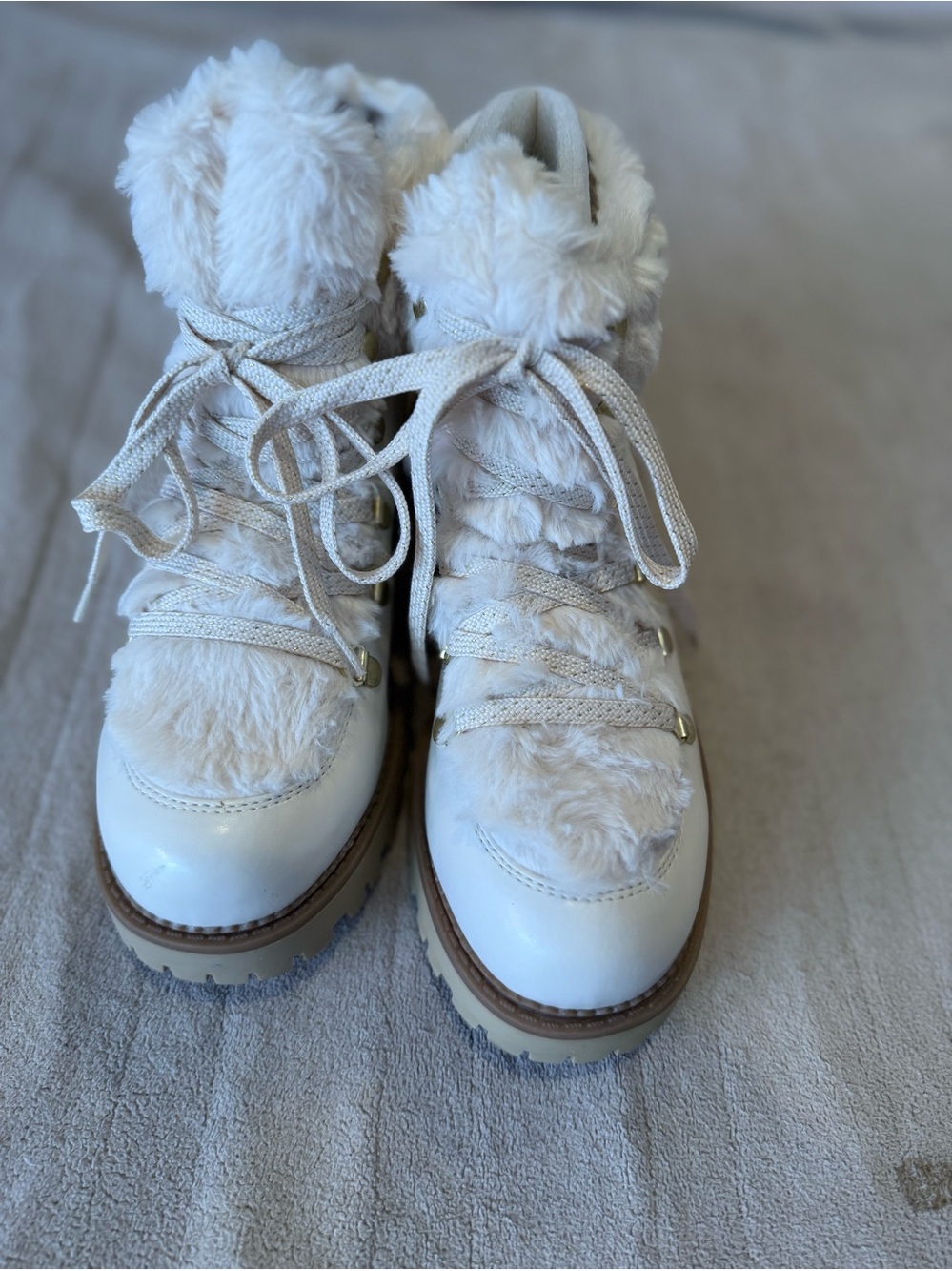 Sam Edelman Circus Faux Fur Lug Sole Ankle Boots | Cream | Size 9 | NWOT - Picture 4 of 9